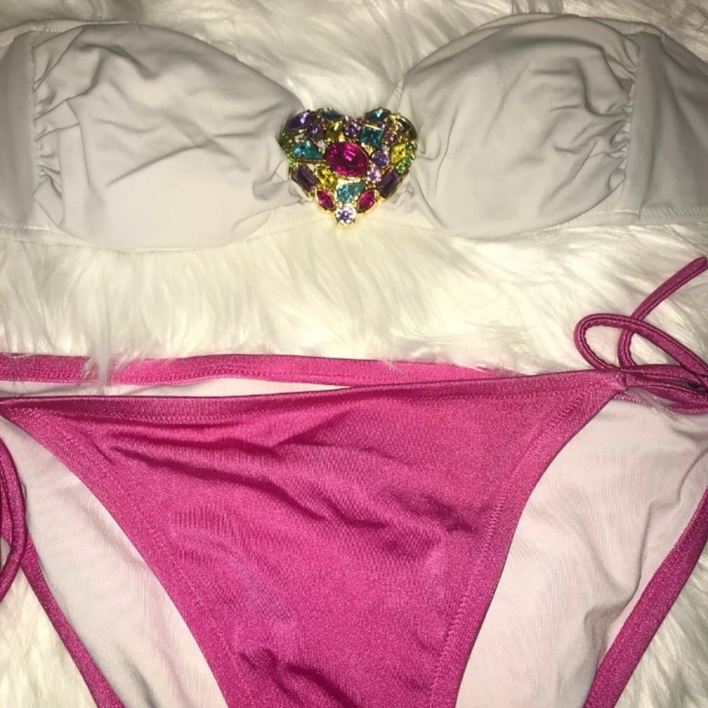 Victoria Secret Bikini - Picture 2 of 3